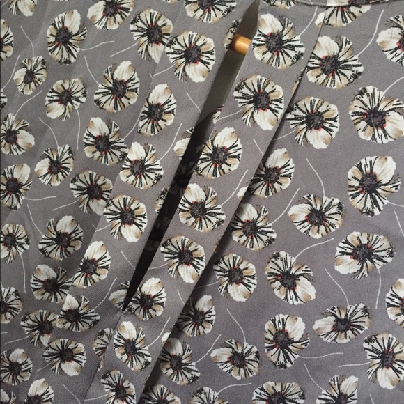 Banana Republic Silver floral blouse - Picture 6 of 8